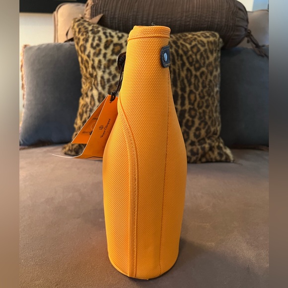 Veuve Clicquot Insulated Ice Jacket- New with Tags - Picture 6 of 14